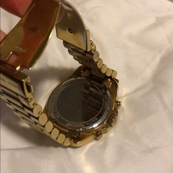 Michael Kors gold watch - Picture 4 of 8